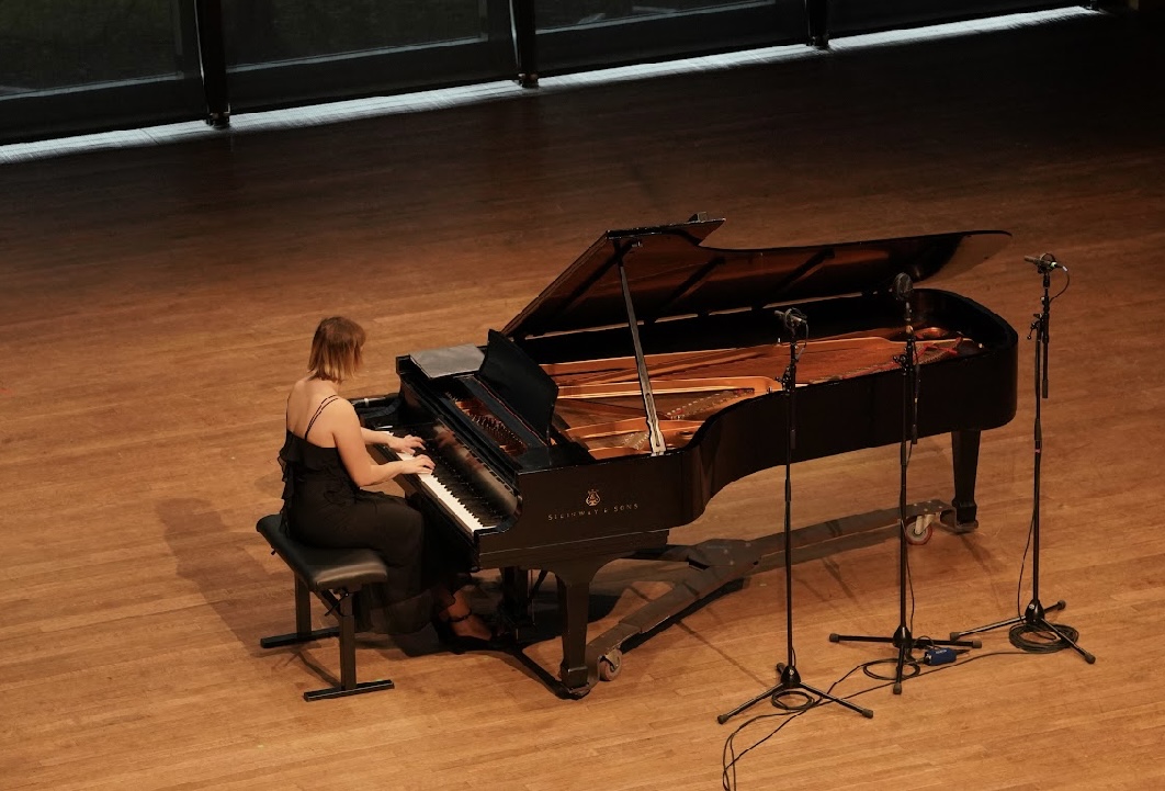 Raisa Ihnat performing